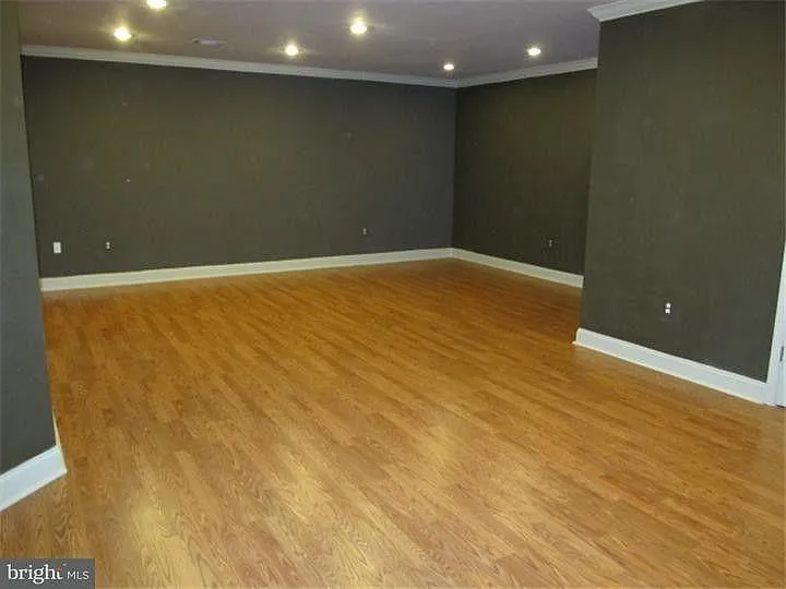5 Jackson Ave — Photo 20
