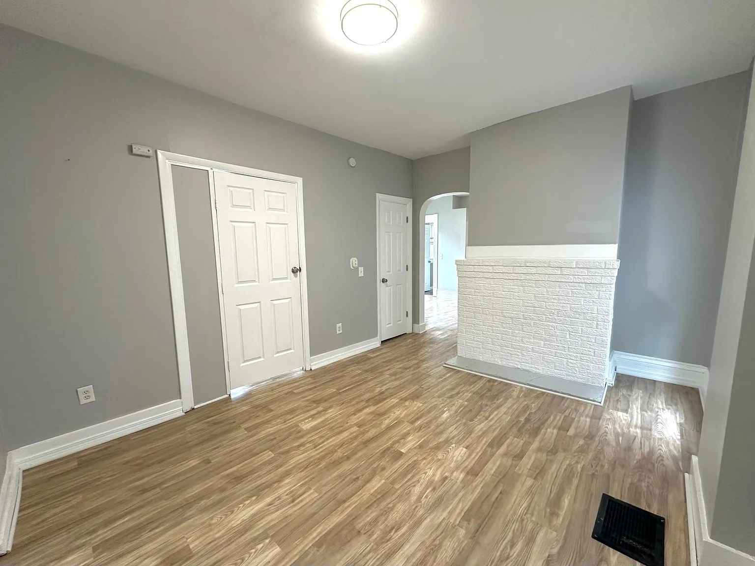 2 bed, 1019 sqft, $1,300 — Photo 4