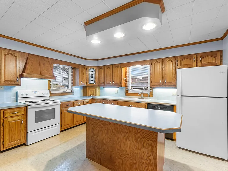 223 Daisy Ave — Photo 10