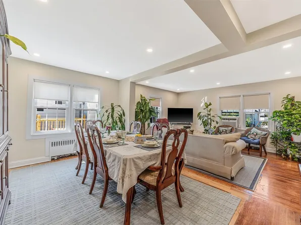 10 Christabel Street, Lynbrook, NY 11563