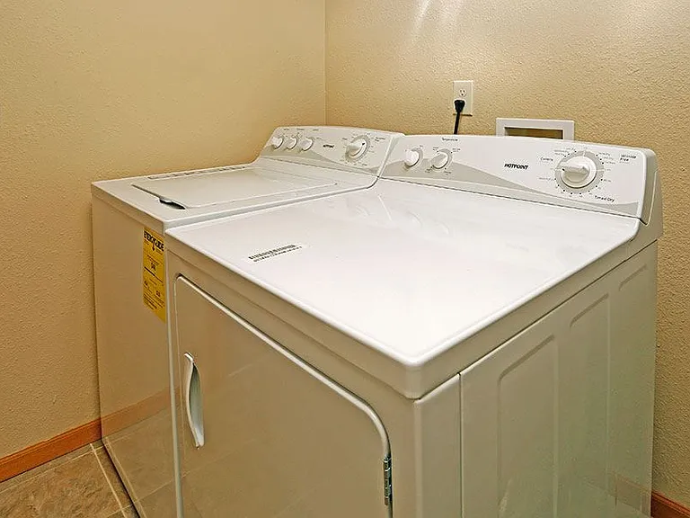 LAKE VILLAGE APARTMENTS — Photo 20