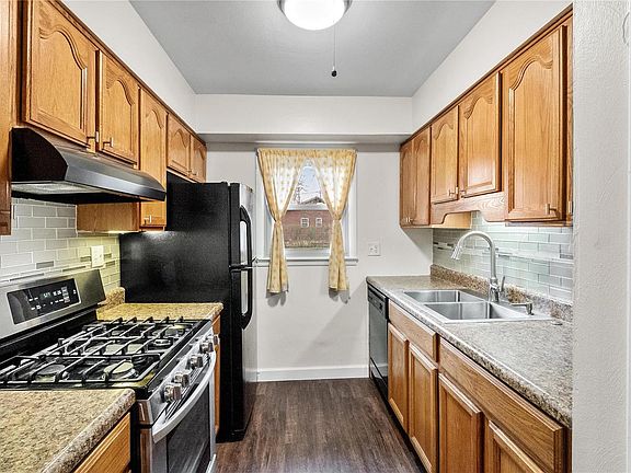 5th image of 12140 Mendoza Ave