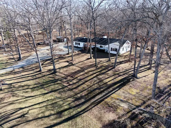 3831 E State Hwy, Shumway, IL 62461