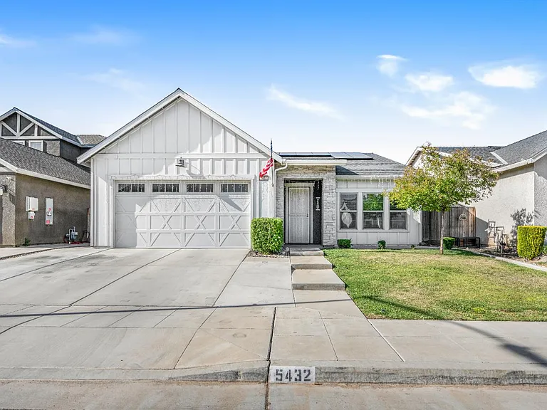 5432 W Lamona Ave — Photo 1