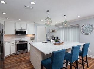 2472 Pinewoods Cir #17, Naples, FL 34105