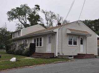 40 Wamsutta Ave, Acushnet, MA 02743