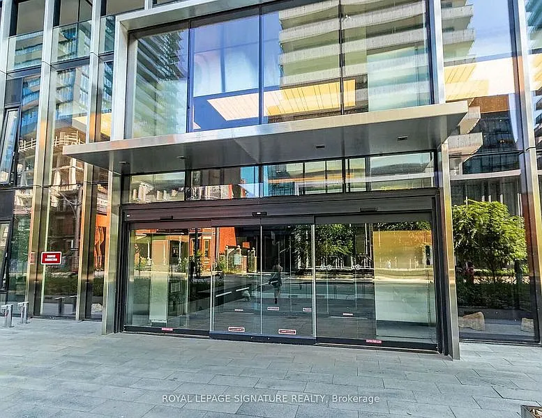 55 Charles (55C Bloor Yorkville Residences) — Photo 3