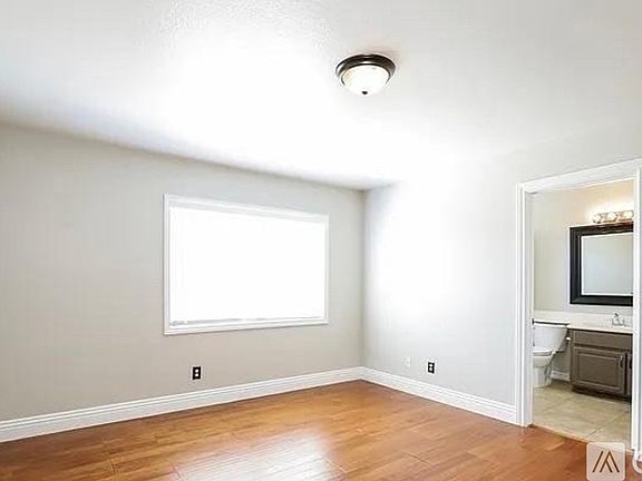3rd image of 1605 Silver Falls Ave