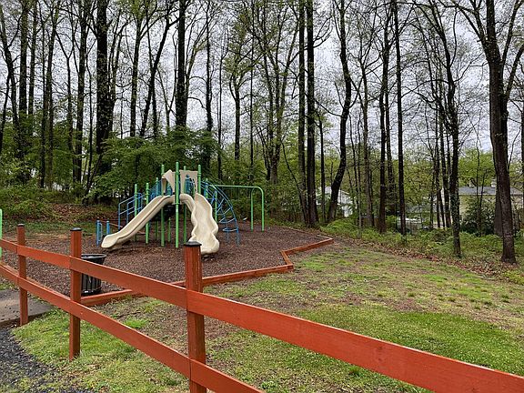 2nd image of 2300 Pimmit Dr #207W