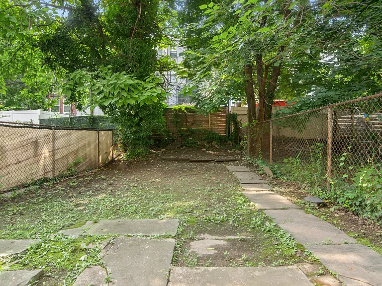 574 Macon St #A — Photo 9