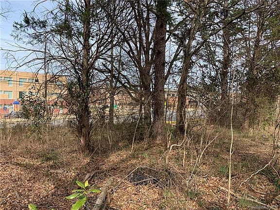 5th image of 3423 West Blvd