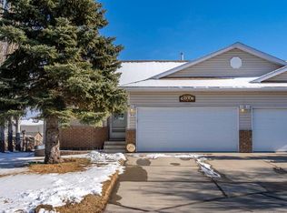 912 W Riverside Dr NW, High River, AB T1V1S3