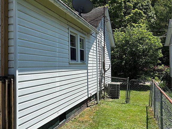 3rd image of 49729 Water St