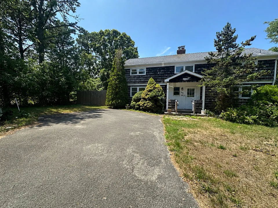 43 Peconic Rd