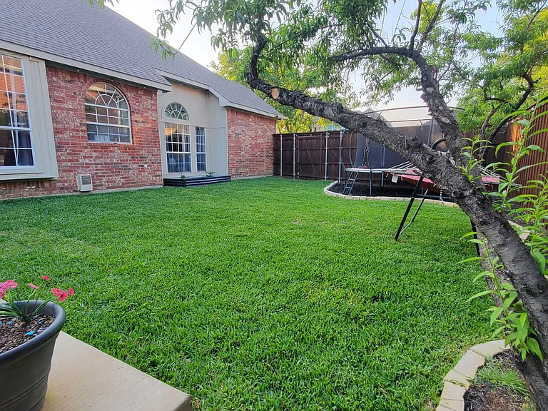 2416 McCarran Dr — Photo 40