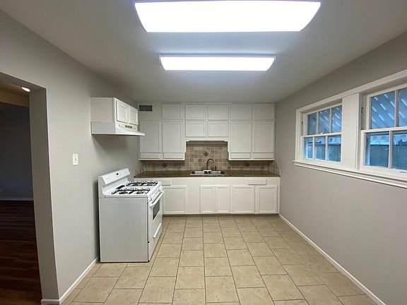 Kitchen; Refrigerator, washer/dryer combo included.