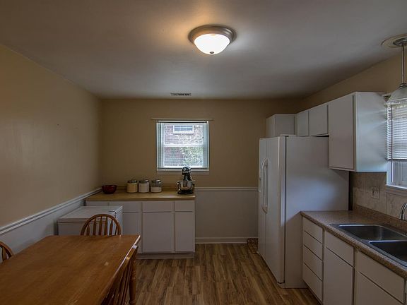 5th image of 3671 Niagara Dr