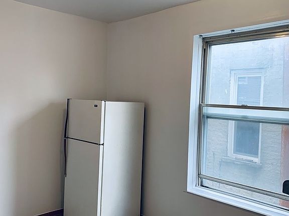 4th image of 2421 Steinway St APT 7