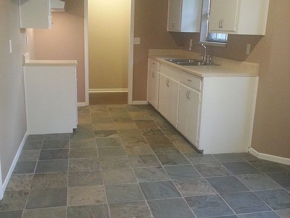 5th image of 1085 Dogwood Dr