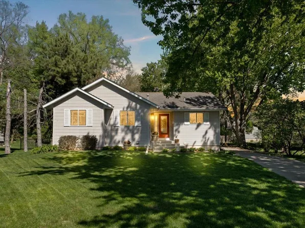 3210 Scott Ave N, Golden Valley, MN 55422