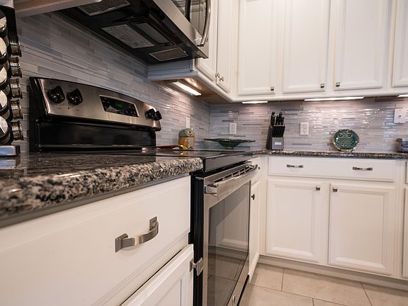 3rd image of 125 Lakeside Professional Blvd