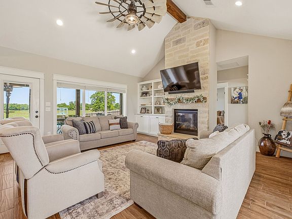 5th image of 190 Blue Ribbon Ln