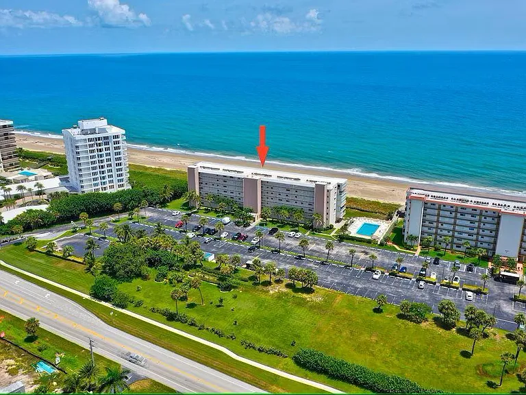 10102 S Ocean Dr #107 — Photo 2