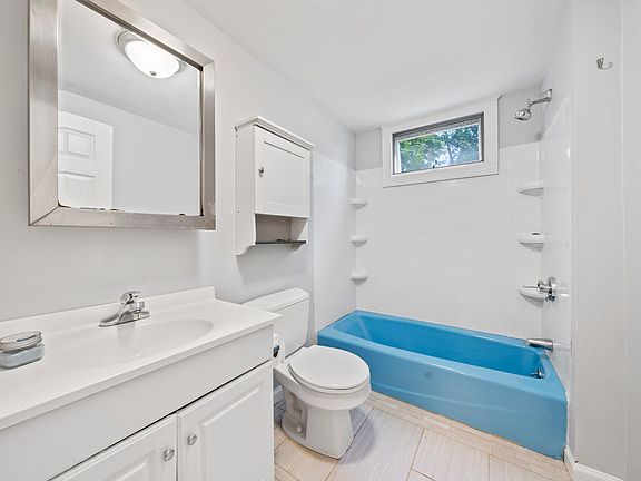 5th image of 12 Rosemont Rd #1