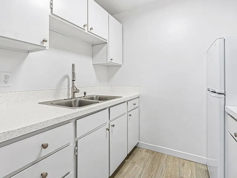Roosevelt Apartments — Photo 12