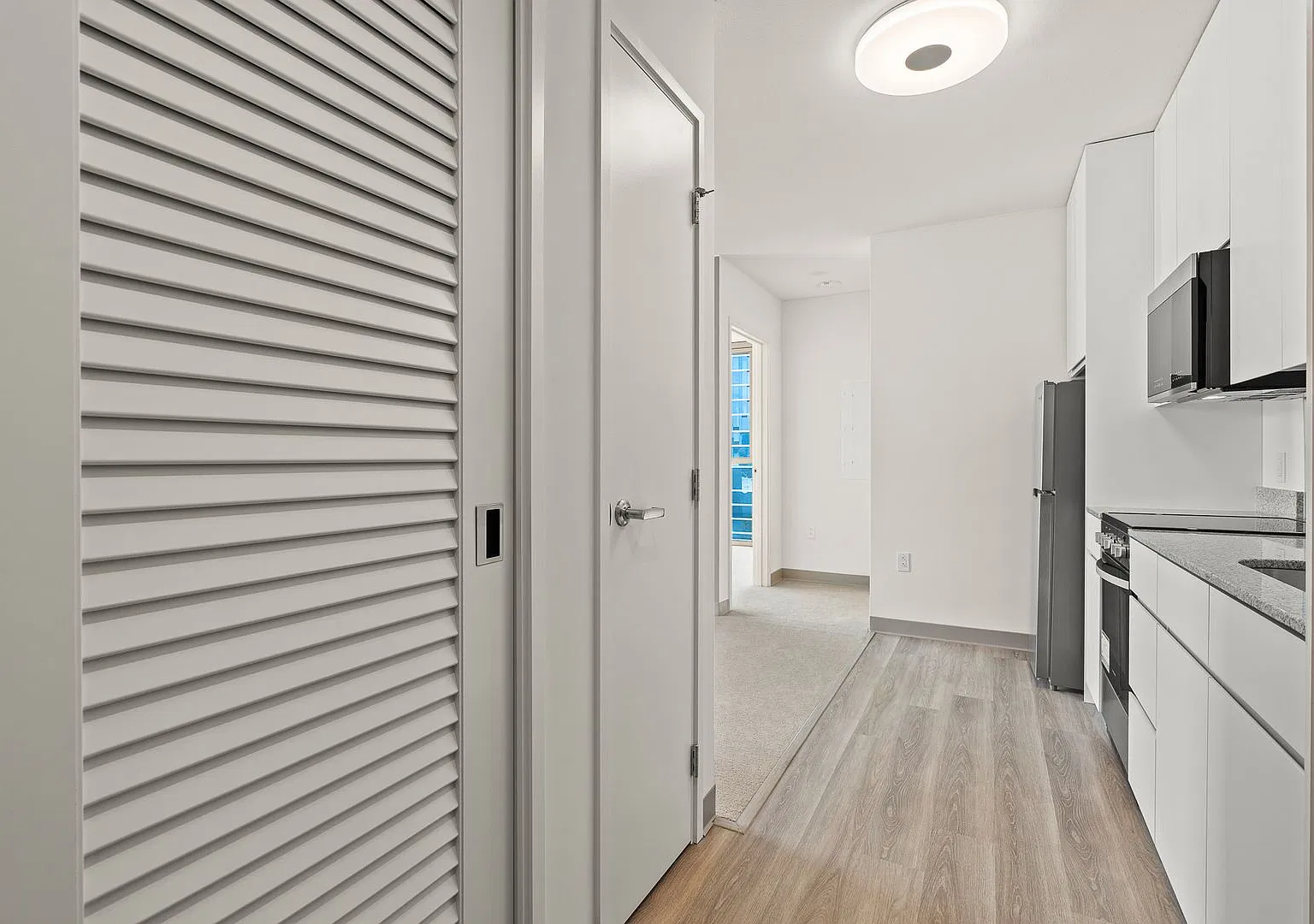Modern 2-bedroom / 1-bathroom at The Flats at Sky Ala Moana East — Photo 3