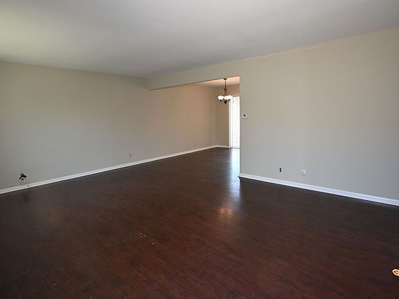 2nd image of 11071-11073 Essex Dr