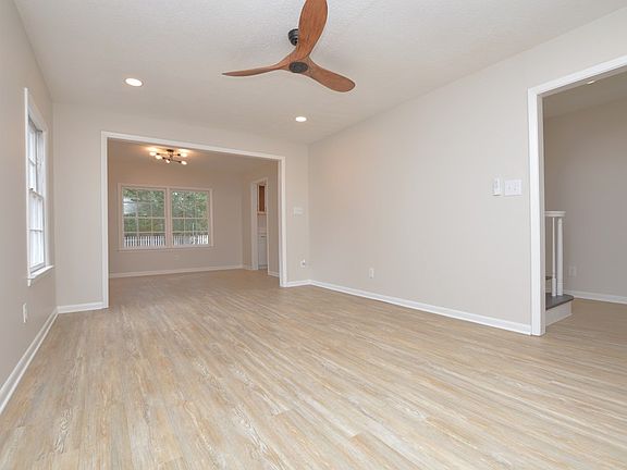 5th image of 2207 Park Ln