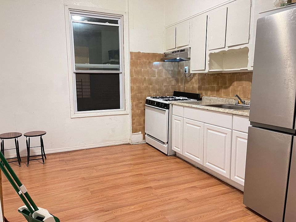 2nd image of 2864 W 17th St #33