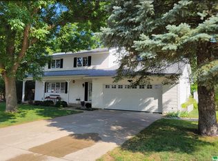 130 Golden Dr, Sergeant Bluff, IA 51054