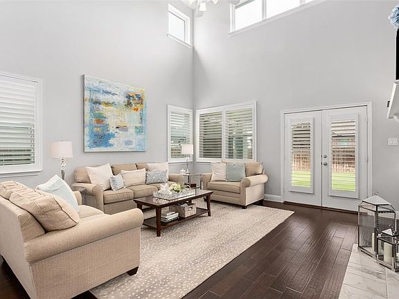 3rd image of 309 Parkview Dr