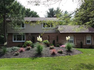 110 Riveredge Dr, Leola, PA 17540