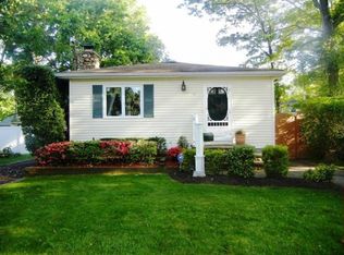16 Rodney Ave, Islip Terrace, NY 11752