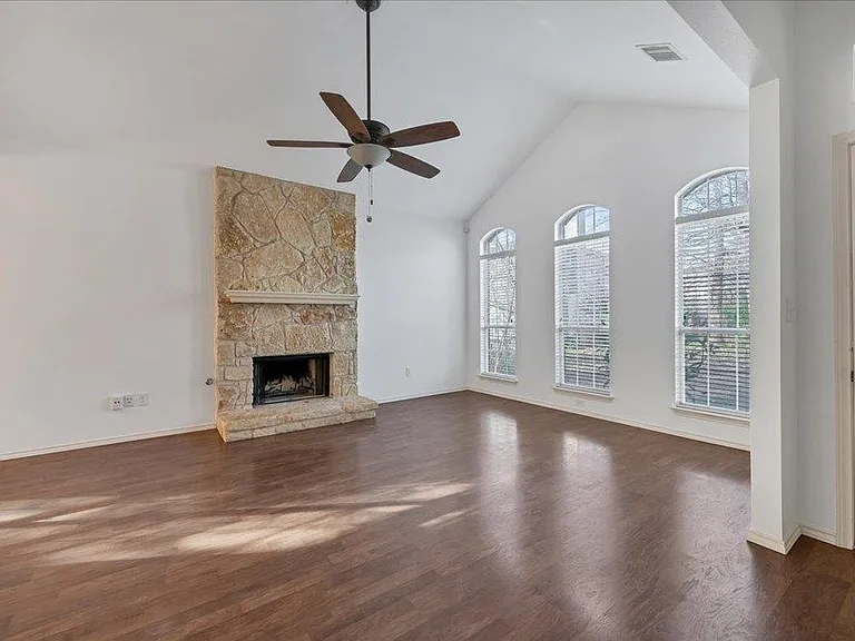 4600 Rivka Cv — Photo 6