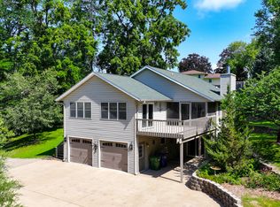 524 Tower Rd, Clinton, IA 52732