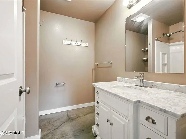 1115 S Spring Dr — Photo 9