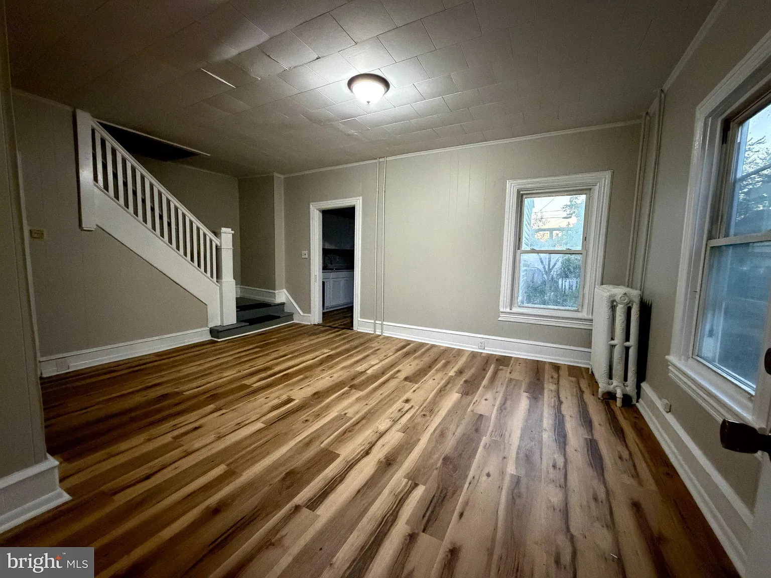 3 bed, 1.0 bath, 1228 sqft, $2,200 — Photo 2
