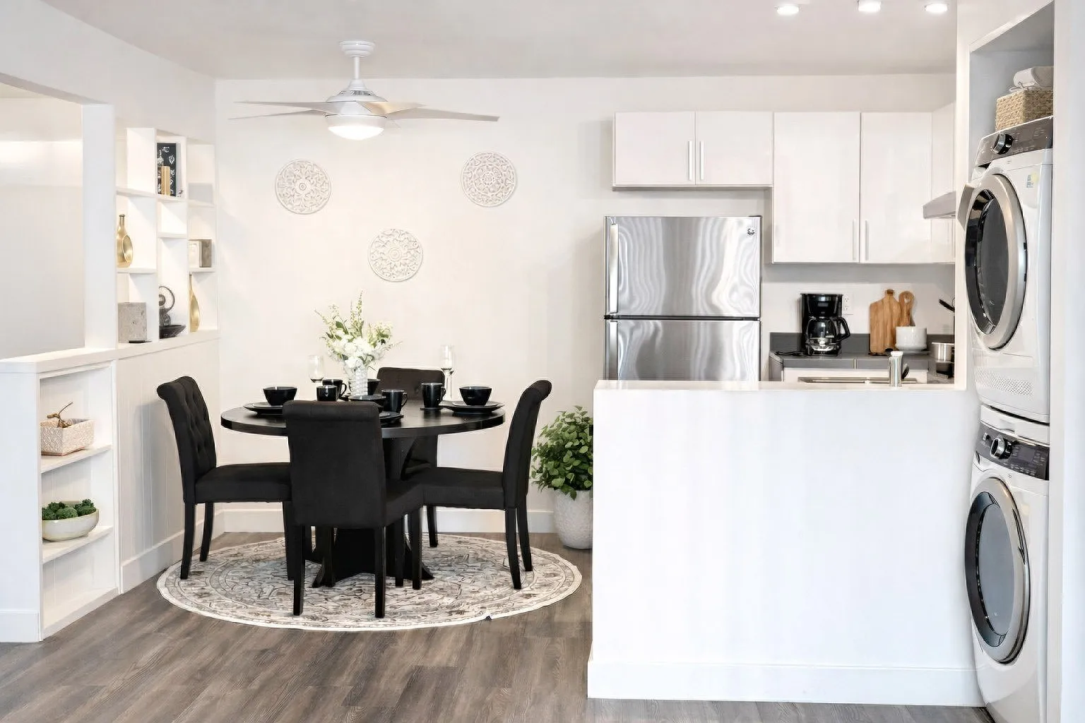 Metro Apartments — Photo 2