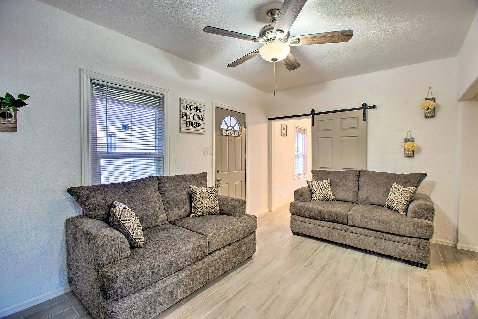 2 bed, 1.0 bath, 893 sqft, $3,037 — Photo 3