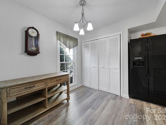 4th image of 6815 Cabot Cir