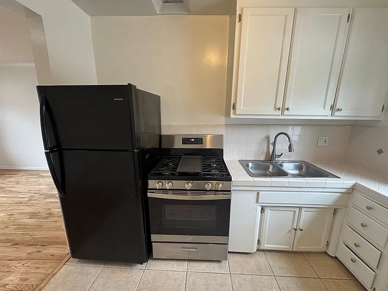 3025 Perlita Ave #9 — Photo 5