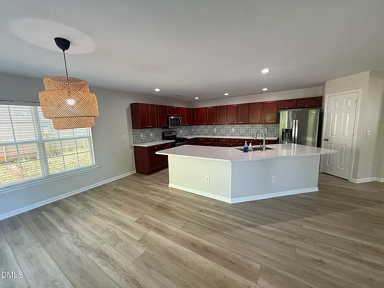 220 Milpass Dr — Photo 6