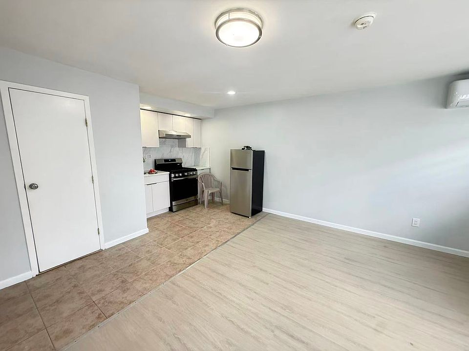 1st image of 292 Dongan Hills Ave Floor 1