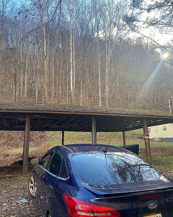 2nd image of 181 Mountain Peak Rd