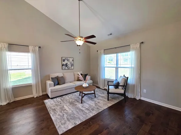 408 Barbaro Ct, Burns, TN 37029