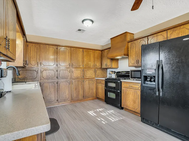 2600 Cherokee Strip St — Photo 5